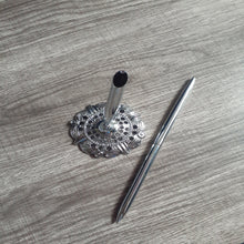 Load image into Gallery viewer, Smokey Silver Stand Table Pen
